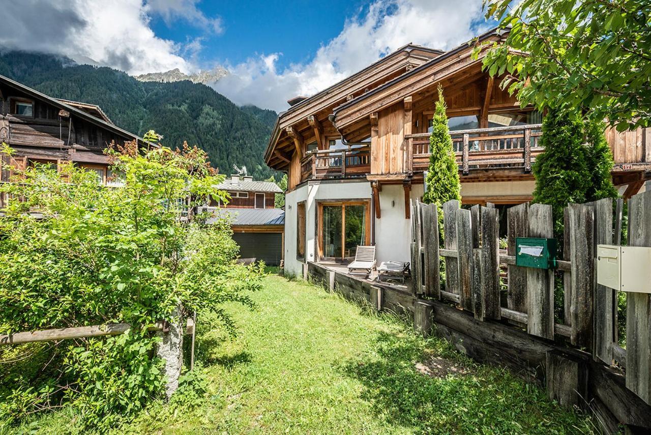 Eden Hotel, Apartments And Chalet Chamonix Les Praz ภายนอก รูปภาพ